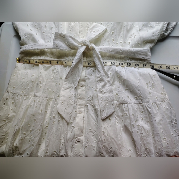 button-tie front eyelet flared dress, cotton raglan Puff sleeves, size L. - Picture 10 of 16